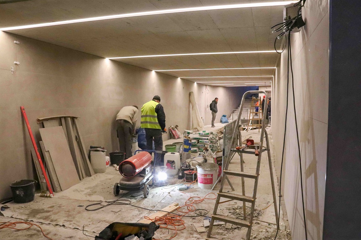 Postup stavebních prací na nových podchodech - na radotínském nádraží a podchod, který bude sloužit pěším a cyklistům po uzavření přejezdu v ulici Na Betonce, 8.12.2021