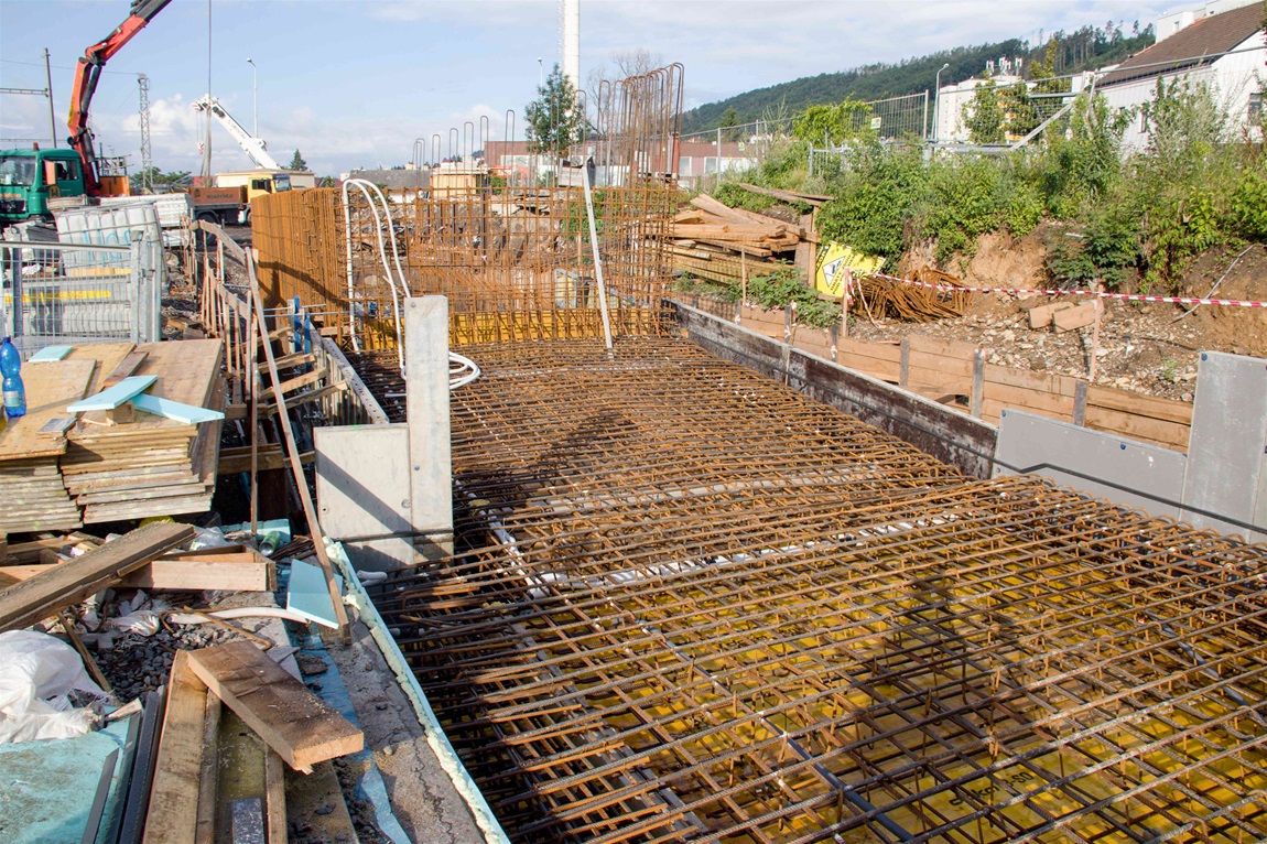 Postup stavebních prací na nových podchodech - na radotínském nádraží a podchod, který bude sloužit pěším a cyklistům po uzavření přejezdu v ulici Na Betonce, 15.7.2021