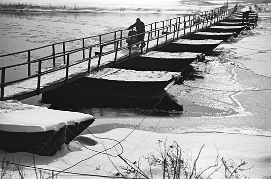 60. léta 20. století: Přívoz přes Berounku byl nahrazen pontonovou lávkou