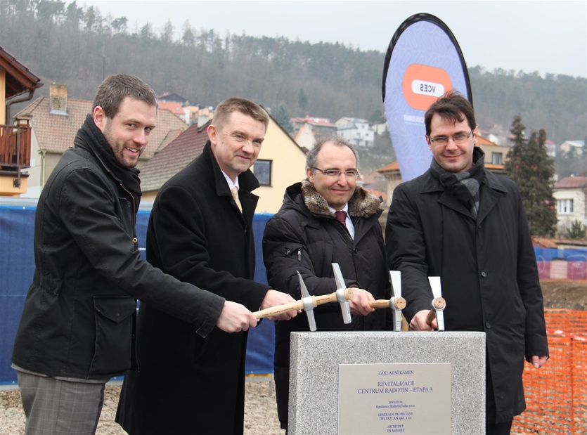 Slavnostní poklepání základního kamene etapy A výstavby Centra Radotín, 9.3.2016